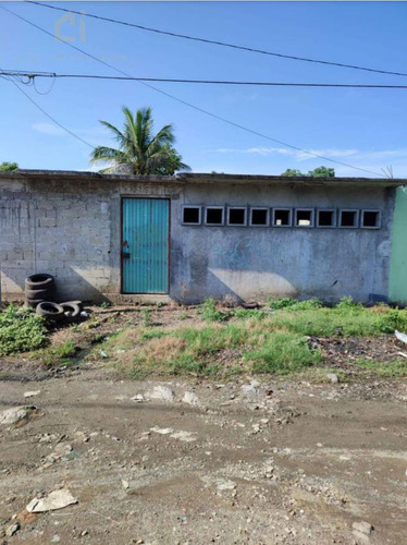 Terreno En Venta En La Colonia Malibran De Las Brujas, Cuenta Con Una Construcción De 250 M2