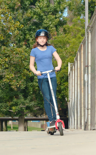 Razor Patinete Eléctrico E200 Para Niños De 13 Años En A. Color Blanco