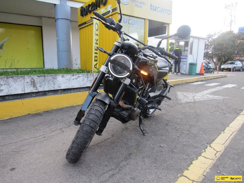 Imagen 2 de 25 de Husqvarna Svartpilen 401