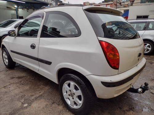 Imagem 4 de 11 de Chevrolet Celta 2005 1.0 Life 3p