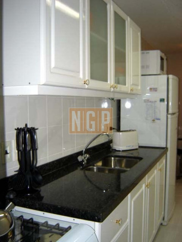 Apartamento En Mansa, 2 Dormitorios - Ref: 1637
