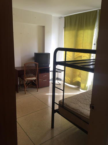 Imagen 7 de 17 de Habitacion En Alquiler Los Dos Caminos Avenida Sucre A Dos Cuadras Del Centro Comercial Millennium A La Altura Locatel