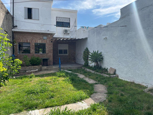 Venta Casa 3 Dormitorios, Mas Estudio ,cochera Y Patio La Teja