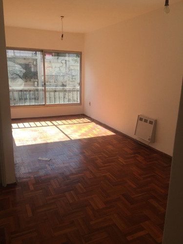 Guayaqui Y Chucarro, Fte, Liv-com2 Dorm, Baño, Coc, Tza Lav $ 28.000