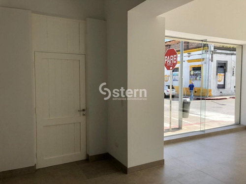 Alquiler Anual Y Venta De Local Comercial, Centro, Maldonado.- Ref: 1723