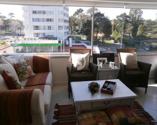 Muy Lindo Apartamento- Ref: 1016