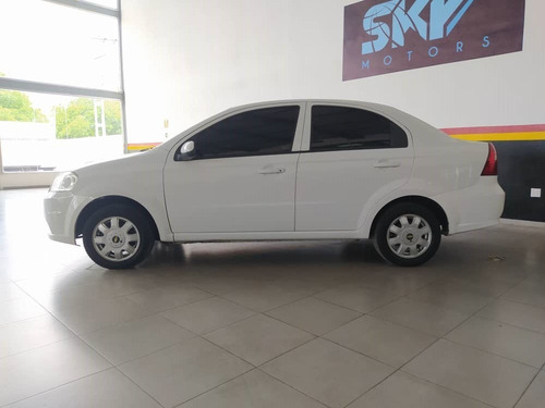 Imagen 4 de 10 de Chevrolet Aveo Lt