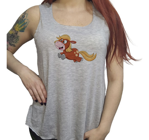 Musculosa Acampanada Unicornio Marron Saltando Feliz