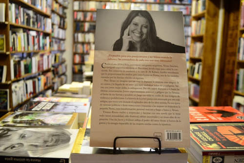 Una Luz Fuerte Y Brillante. Viviana Rivero.