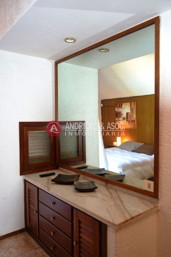 Casa De 5 Dormitorios Y Piscina En Zona De Cantegril- Ref: 4334