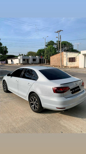 Volkswagen Jetta 2.0 Trendline