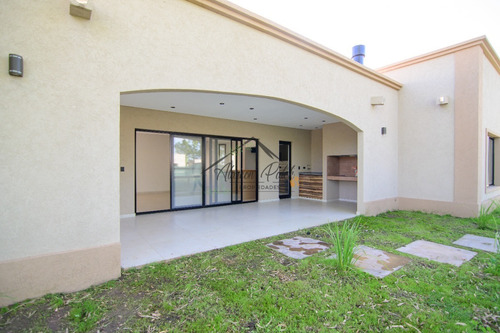 Imagen 13 de 18 de Casa A Estrenar De Calidad Estilo Mediterranea En Club De Campo Horizontes Al Sur