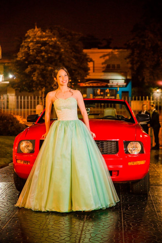 Imagen 6 de 10 de Alquiler Auto Para Casamientos,cumpleaños De 15,eventos