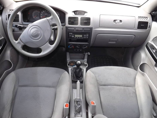 Imagen 6 de 9 de Kia Rio Stylus Sincrónico