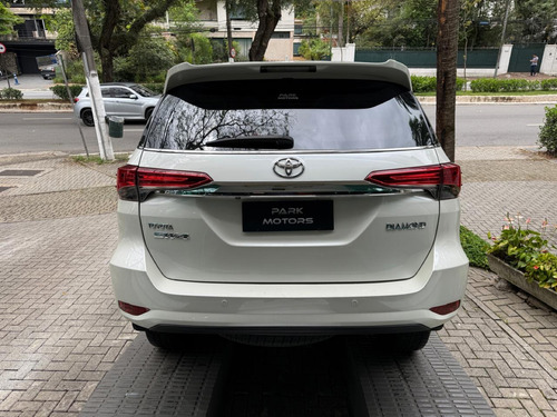 Toyota Hilux SW4 2.8 SRX 4X4 7 LUGARES 16V TURBO INTERCOOLER DIESEL 4P AUTOMÁTICO