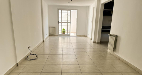 Imagen 3 de 12 de Venta Duplex Con Cochera Y Patio Con Parrilla !