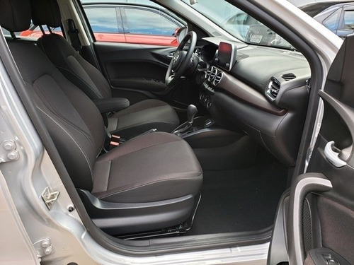 Fiat Cronos Precision 1.8 Automático 6m