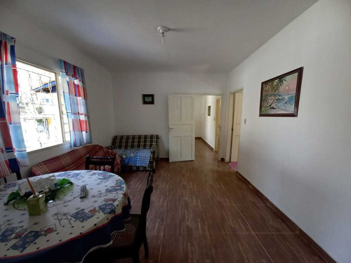 Imagem 10 de 14 de 2.300m², Casa Com 2 Dormitórios, Churrasqueira E Piscina !!