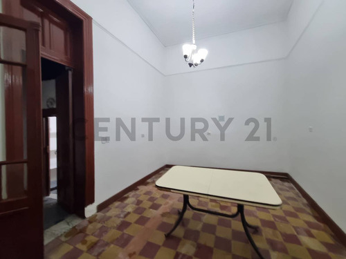 Venta Casa 4 Ambientes Refaccionada En Balvanera