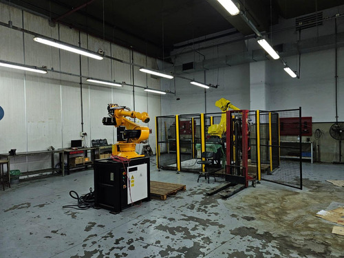 Nave Industrial En Complejo Corporación Sur - Alquiler