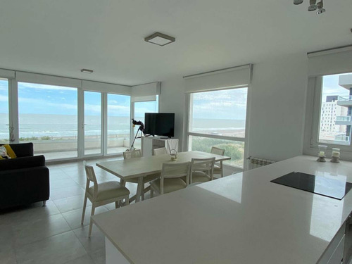 Imagen 3 de 14 de Monte Hermoso Lujo Frente Al Mar! 6 Pers 3 Hab. Enero $70000 Por Dia. Diciembre 1 Q 55000/día. Diciembre 2 Q 60000. Febrero 60000/día. Marzo 55000/día . Alquiler Mínimo 7 Días.