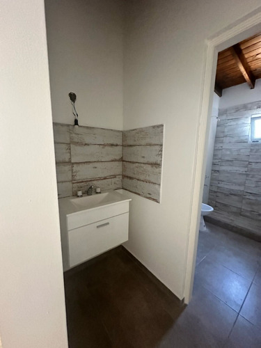 Moderna Casa A Estrenar Con Jardín Al Frente En Planta Baja