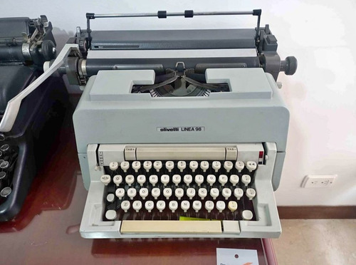 Maquina De Escribir Olivetti Como Nueva