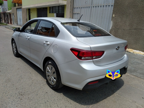 Auto Kia Rio Plata 2018 - $ 12100 Dolares A Tratar