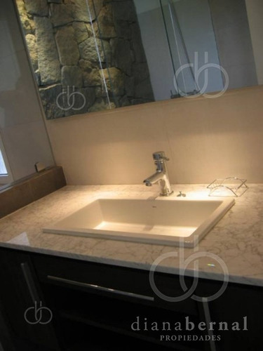 Imagen 14 de 30 de En Punta Del Este En La Zona Exclusiva De Punta De Piedra, Chalet De 5 Dormitorios Y Dependencia Con Piscina Climatizada.- Ref: 4041