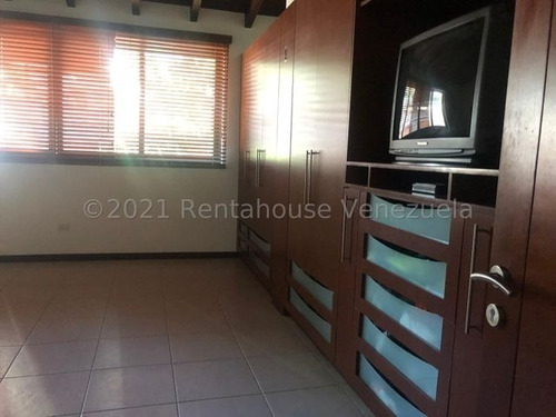 Imagen 10 de 15 de Leida Falcon Rentahouse Vende Casa En Altos De Guataparo Valencia 22-12847