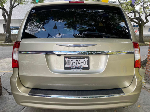 Imagen 5 de 15 de Chrysler Town & Country 2011 3.6 Touring At
