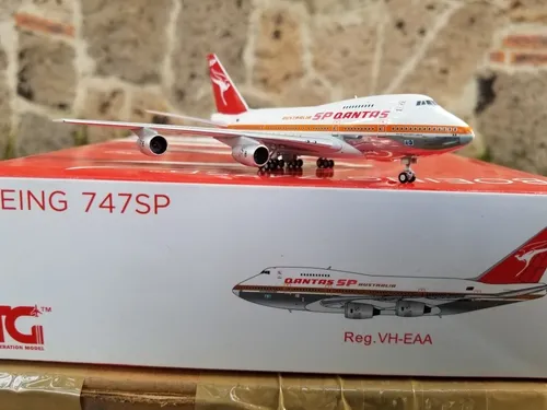 Avion Boeing 747sp Qantas Airways Vh-eaa En La Escala 1:400