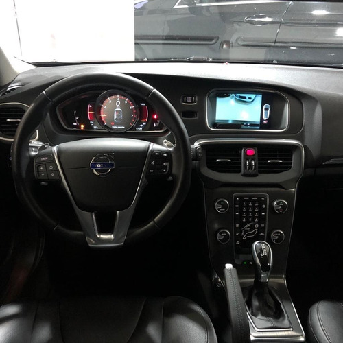 Volvo V40 2.0 T4 Momentum Gasolina 4p Automático