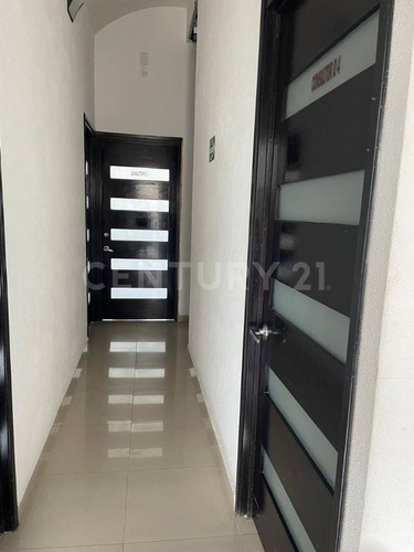 Venta De Consultorio De 4 Espacios, Excelente Ubicación Y Seguridad
