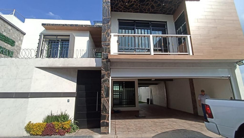 Casa En Venta En Metepec  Dentro De Fraccionamiento