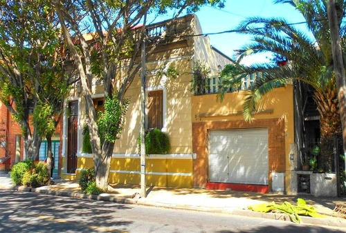 Casa En Venta, Con Local Comercial O Cochera, San Isidro Centro.