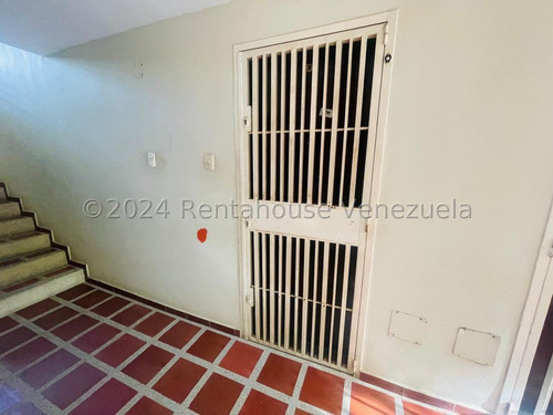 Dennymar, Vende Apartamento Espectacular En Agua Viva Cabudare Con 4 Habitaciones 4 Baños, Ubicacion Privilegiada En Optimas Condiciones Impecable! B4a28561