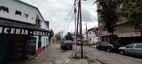 Excelente Local En Esquina Transitada De Sarandí