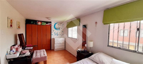 Casa En Venta De 5 Dorm. En La Florida