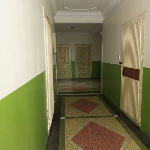 Alquiler De Apartamento En Los Ilustres, Cerca A Farmatodo, Piso 2