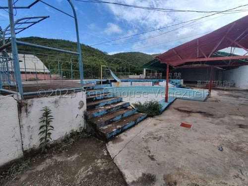 Raiza Suarez Vende Granja Turística En La Ensenada, A Solo Minutos De Barquisimeto Y Yaritagua, Licencia De Licores, Piscina, Cancha De Bolas, Salón De Fiestas, Dos Restaurantes, Caney 2 3 3 3 2 4 8