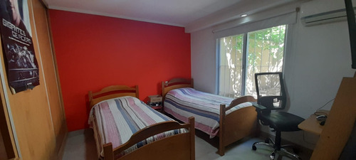 Casa En Venta Barrio La Hosteria Lujan. Pileta, Quincho Cerrado, Parrilla, Orno De Barro, Asador Y Un Hermoso Jardín.