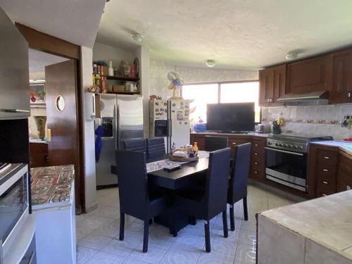 Casa En Venta En Tlalpan, Amplia,iluminada Y Con Jardín