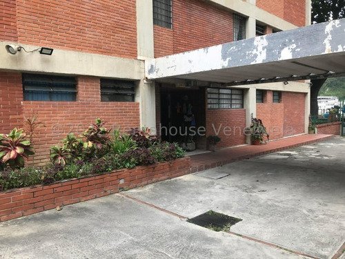 Lindo Apartamento En Excelente Zona Listo Para Mudarse La Trtinidad 23-19389 - Jca
