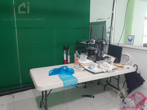 Edificio En Venta En Esquina Con Salones Para Eventos Diversos Y Oficinas Todo Climatizado