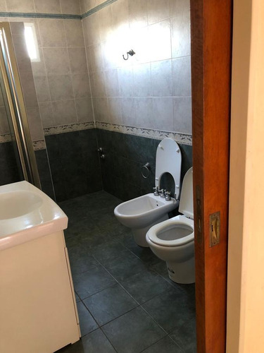 Imagen 19 de 30 de Excelente Local (gomeria) 2 Dptos. De 3 Amb En Planta Alta
