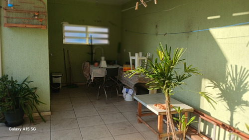 Casa 4 Dormitórios 1 Suíte 2 Banheiro