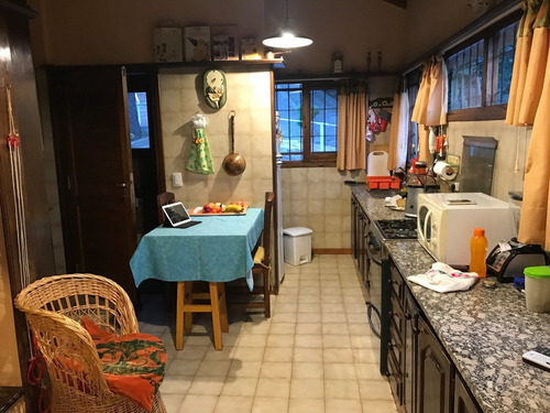 Venta Chalet De 5 Amb Con Piscina, Gas Natural Y Asfalto - Sierra De Los Padres- Muy Buena Ubicación Y Vista Panorámica - Permuta
