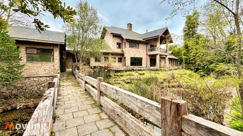 Linda Casa, Con Grandes Jardines Y Piscinas. $ Conversable