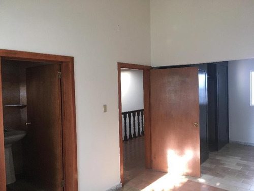 Imagen 19 de 20 de Casa En Renta En León, Moderno León, Gto.oficinas O Consultorios Puede Ser Con Jardin De 160m2
